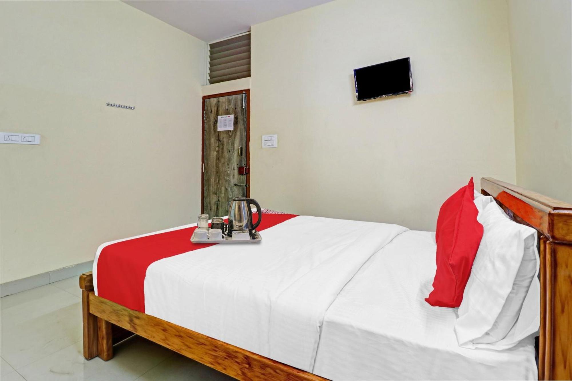 Hotel O Lakshmi Sri Deluxe Boarding & Lodgeing Kumbalgod Экстерьер фото