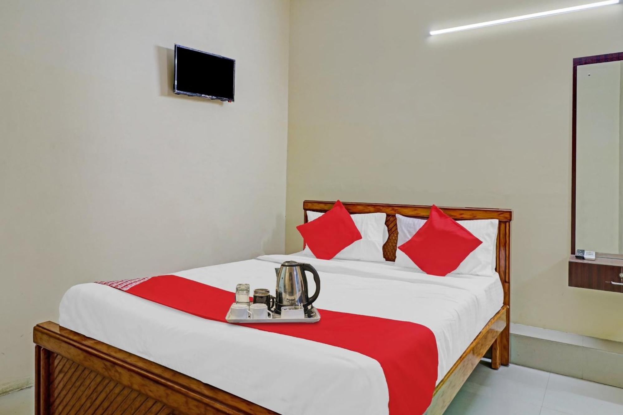 Hotel O Lakshmi Sri Deluxe Boarding & Lodgeing Kumbalgod Экстерьер фото