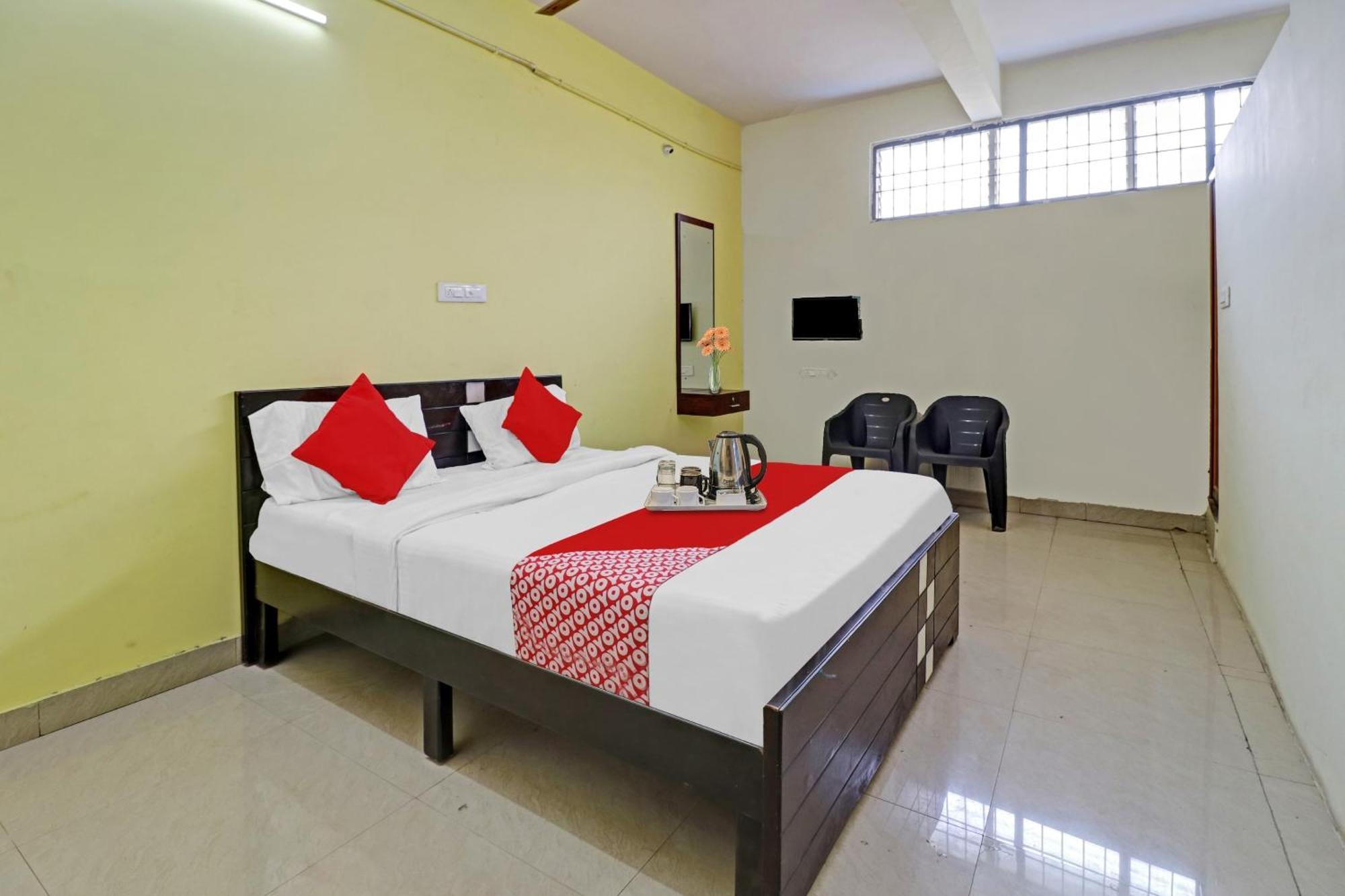 Hotel O Lakshmi Sri Deluxe Boarding & Lodgeing Kumbalgod Экстерьер фото