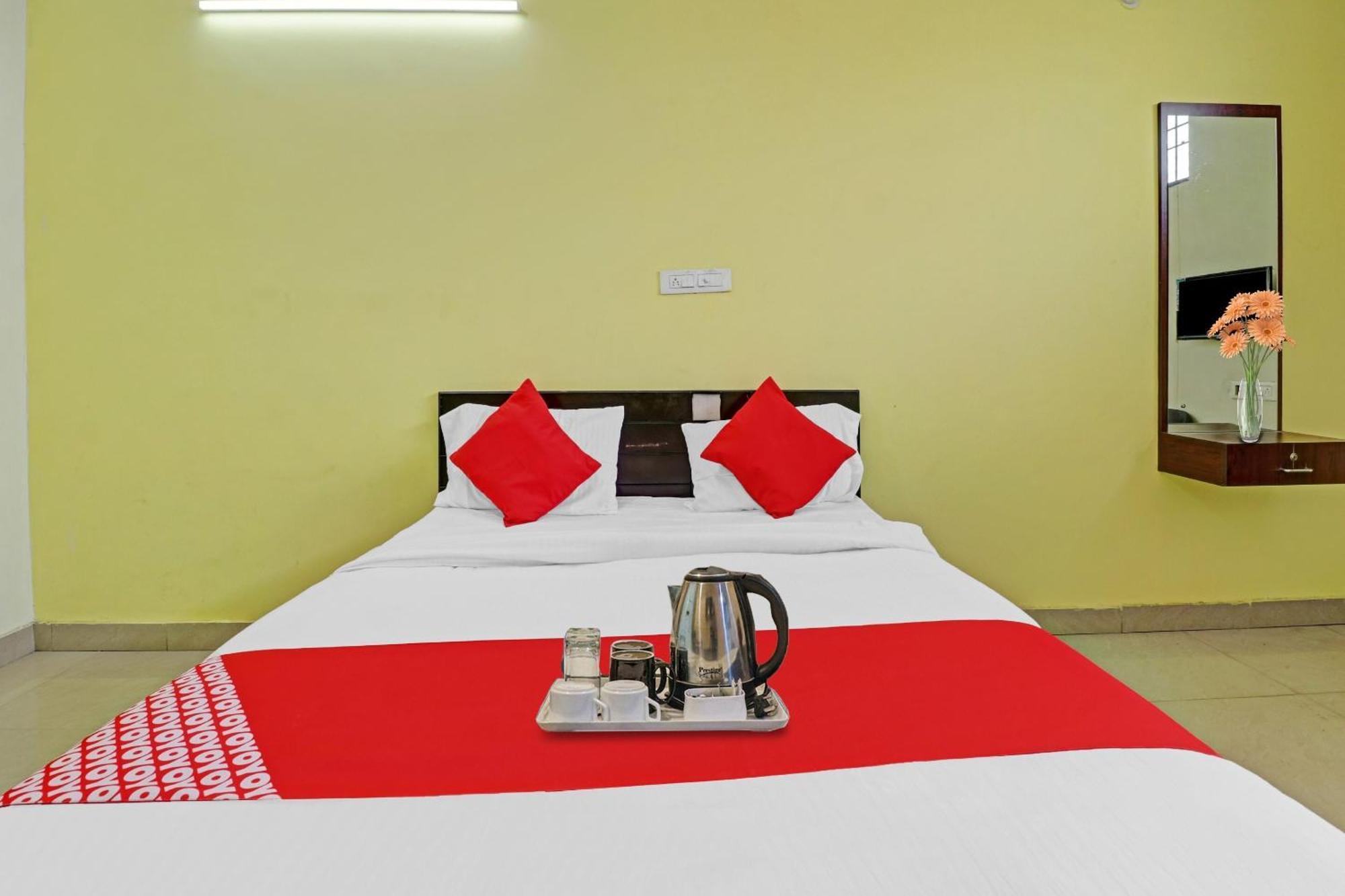Hotel O Lakshmi Sri Deluxe Boarding & Lodgeing Kumbalgod Экстерьер фото