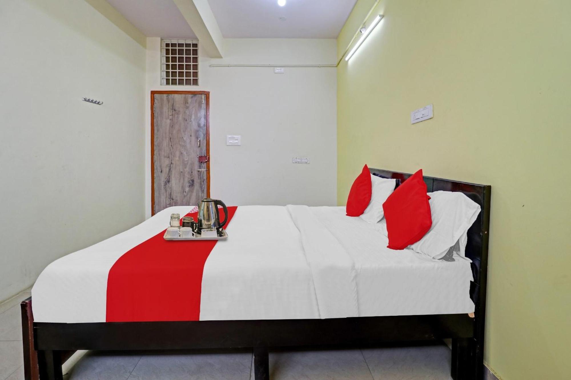 Hotel O Lakshmi Sri Deluxe Boarding & Lodgeing Kumbalgod Экстерьер фото