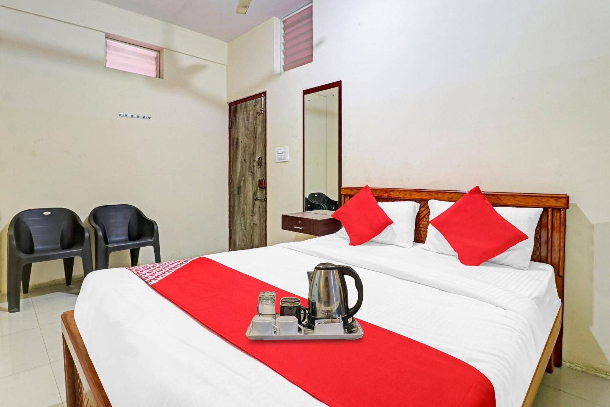 Hotel O Lakshmi Sri Deluxe Boarding & Lodgeing Kumbalgod Экстерьер фото