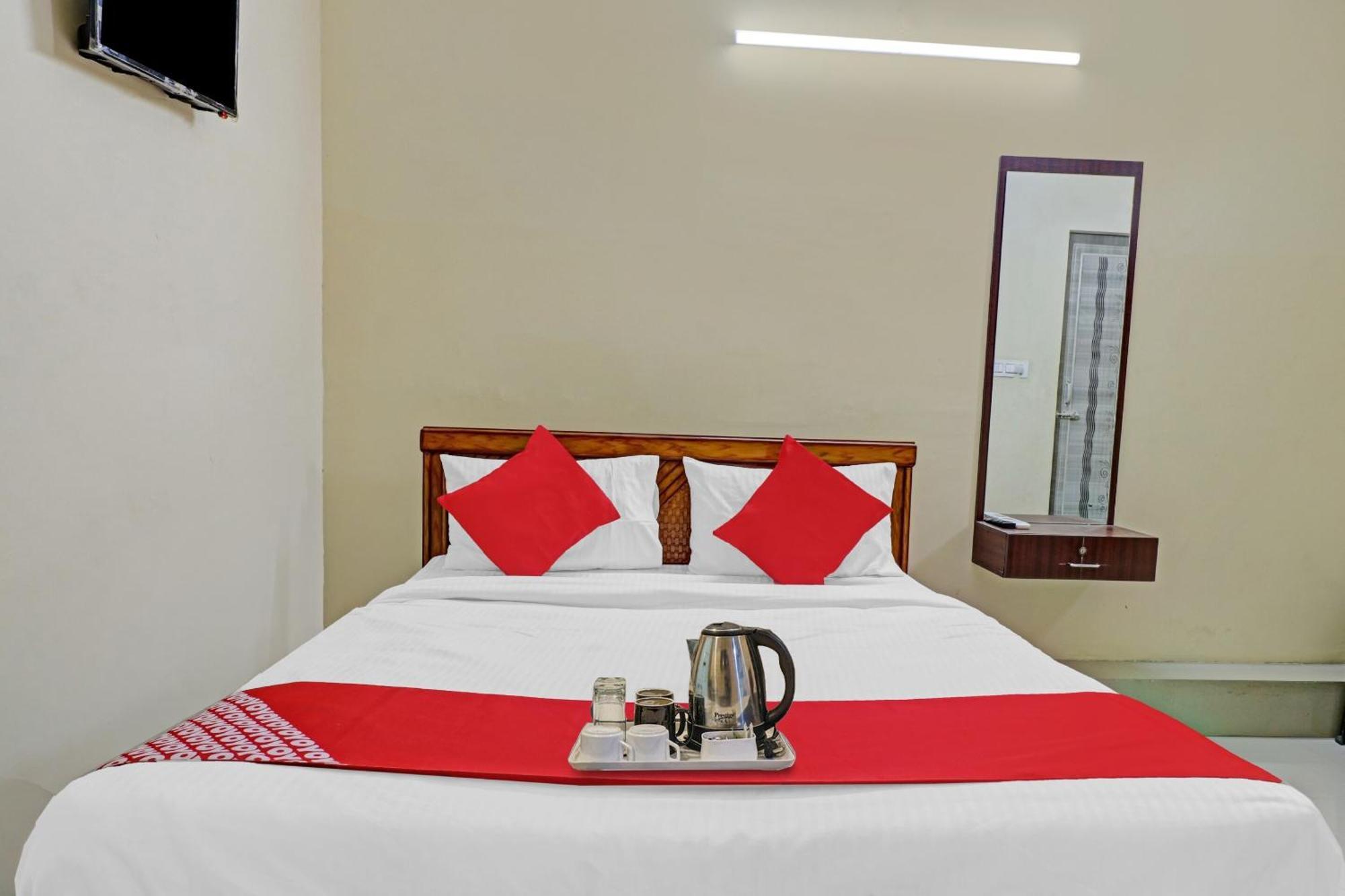 Hotel O Lakshmi Sri Deluxe Boarding & Lodgeing Kumbalgod Экстерьер фото