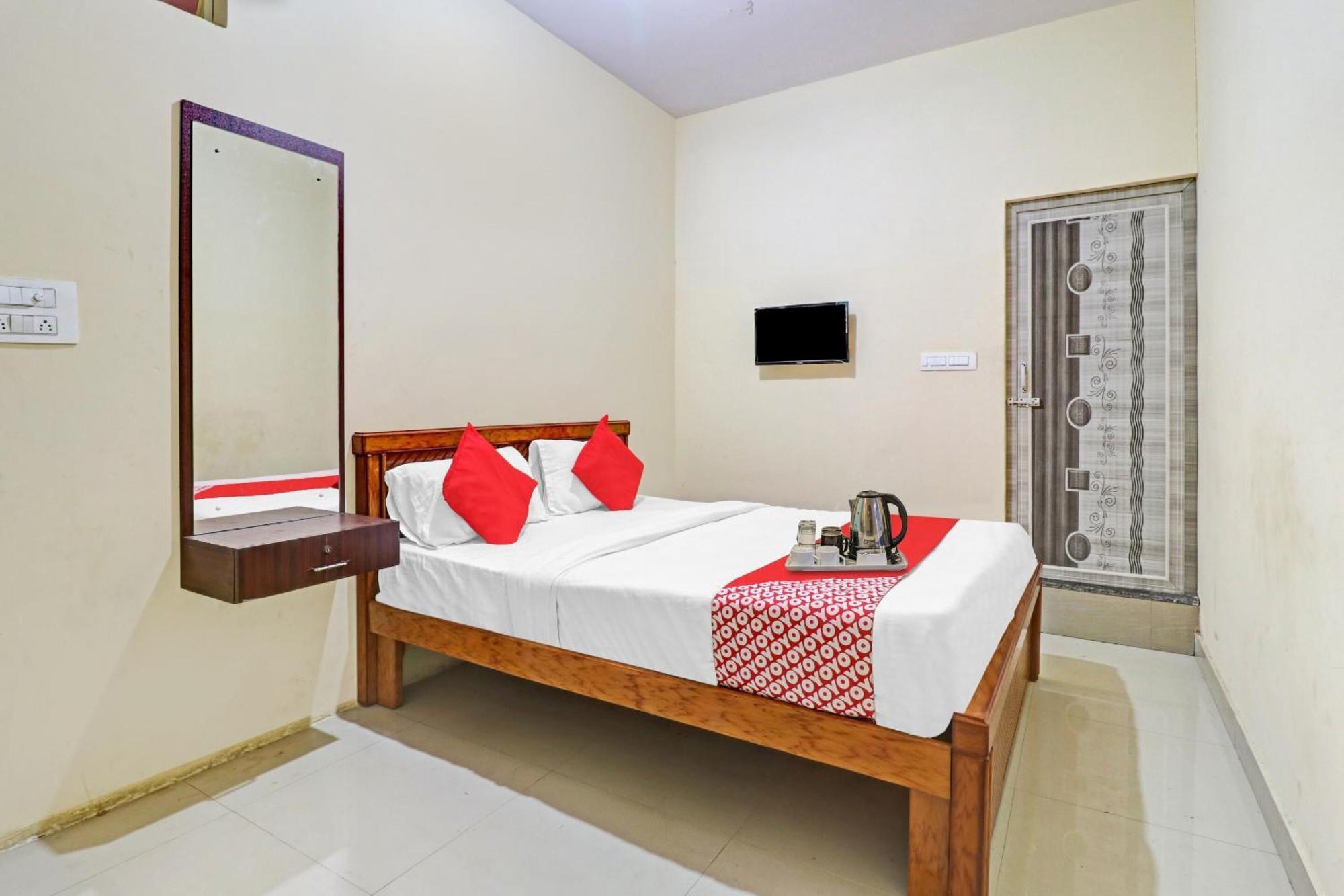 Hotel O Lakshmi Sri Deluxe Boarding & Lodgeing Kumbalgod Экстерьер фото