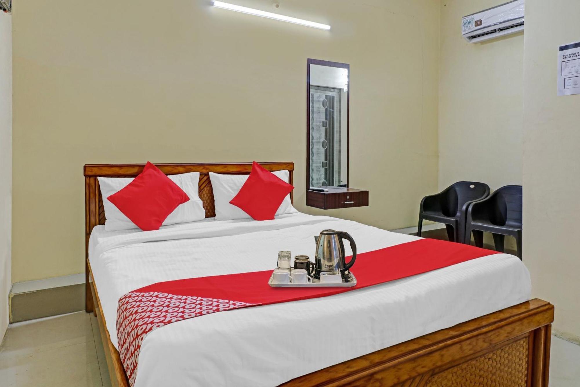 Hotel O Lakshmi Sri Deluxe Boarding & Lodgeing Kumbalgod Экстерьер фото