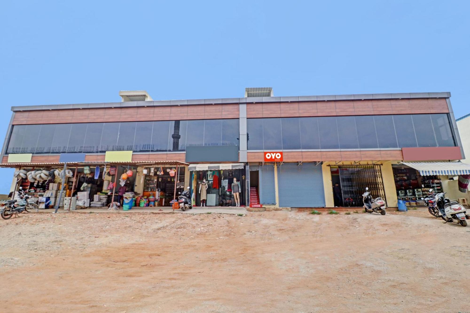 Hotel O Lakshmi Sri Deluxe Boarding & Lodgeing Kumbalgod Экстерьер фото